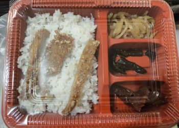 桃園69元便當「配菜超貧瘠」！3片小排骨顧客氣炸　老闆道歉了