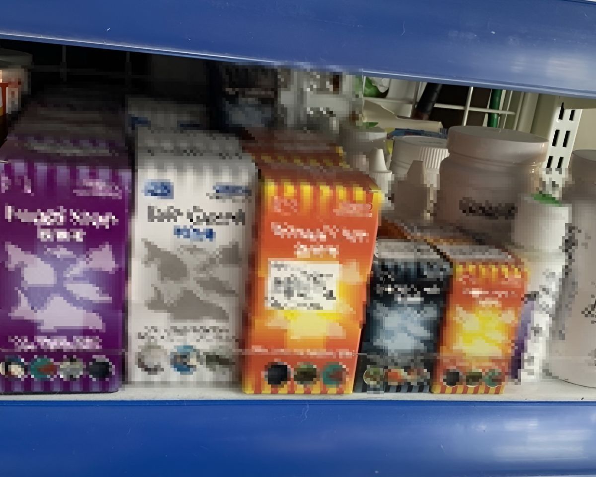 圖／販賣觀賞魚用藥也需動物用藥品販賣業許可證。（新北市政府動保處提供）