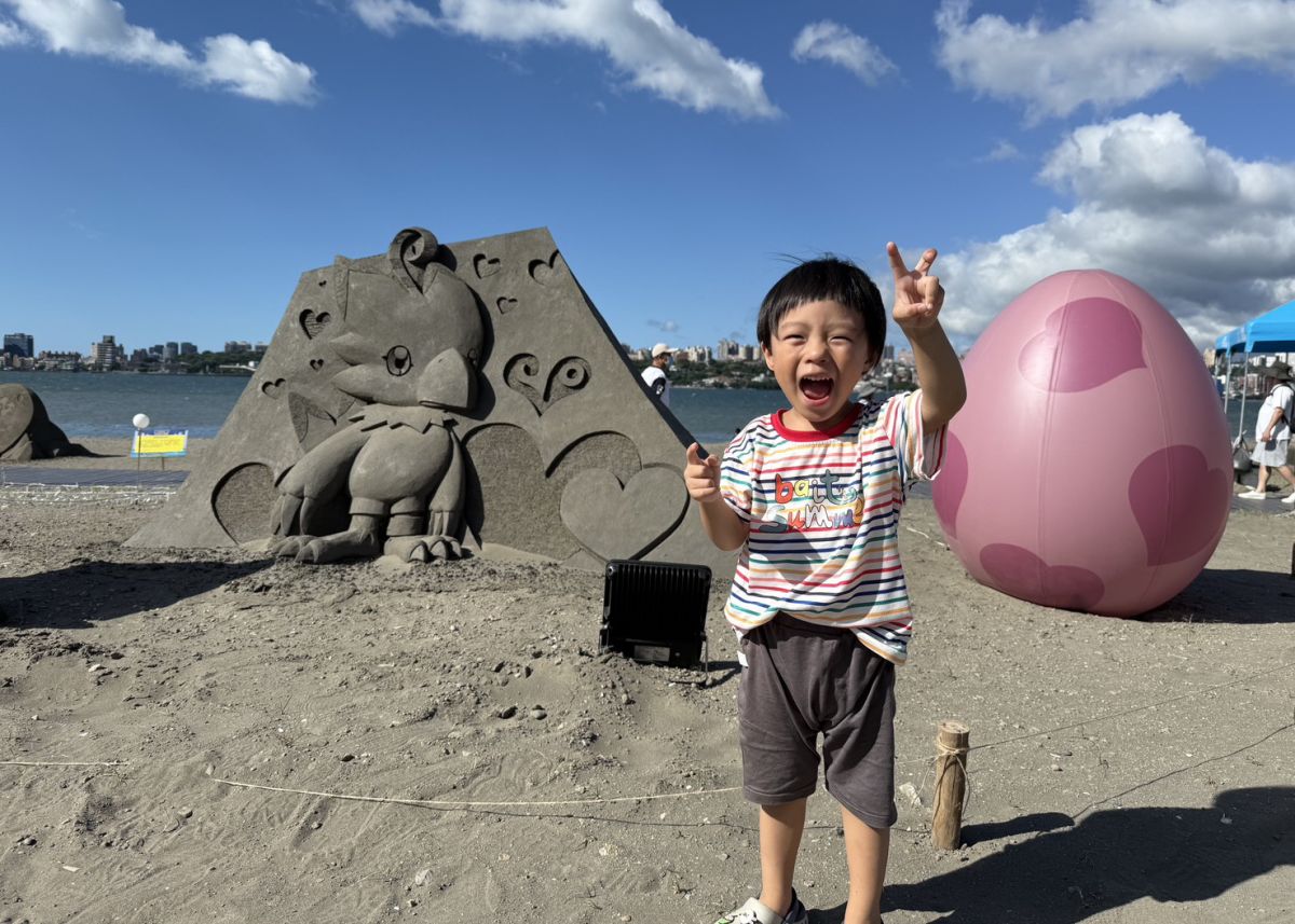 圖／沙雕可愛的模樣吸引小朋友搶拍。（新北市政府高灘地工程管理處提供）