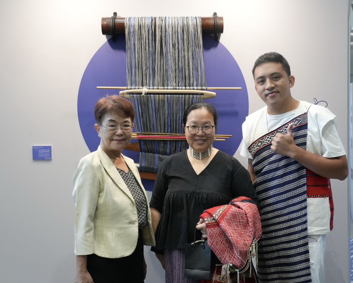 圖／國家重要傳統工藝保存者－尤瑪．達陸專為本次特展參與創作並擔任展覽顧問。（新北市政府原民局提供）