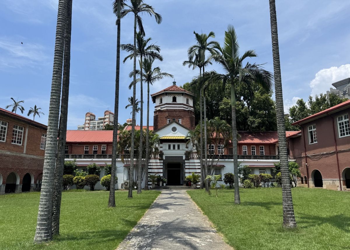 圖／《不能說的·秘密》電影取景的淡江高中八角塔。（淡水古蹟博物館提供）