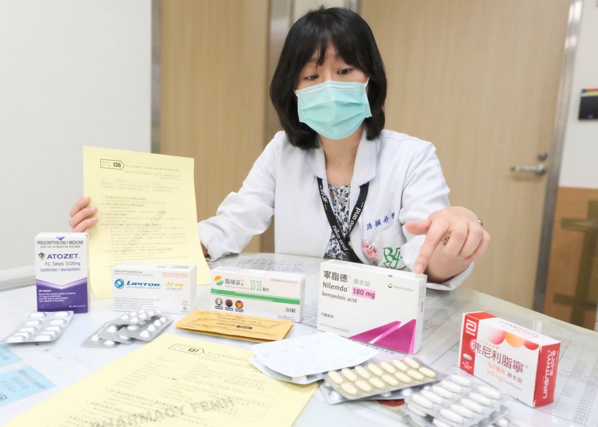圖/亞東醫院藥學部提供專業的降血脂藥物指導與諮詢服務,幫幫助患者掌握正確用藥方式。(亞東醫院提供)