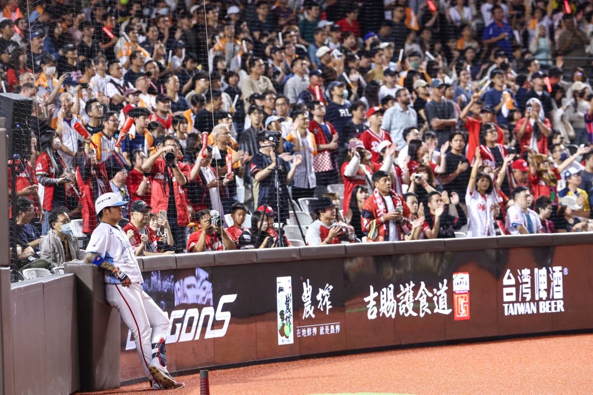 向林智勝致敬！企業讓員工「提早下班」看味全龍比賽