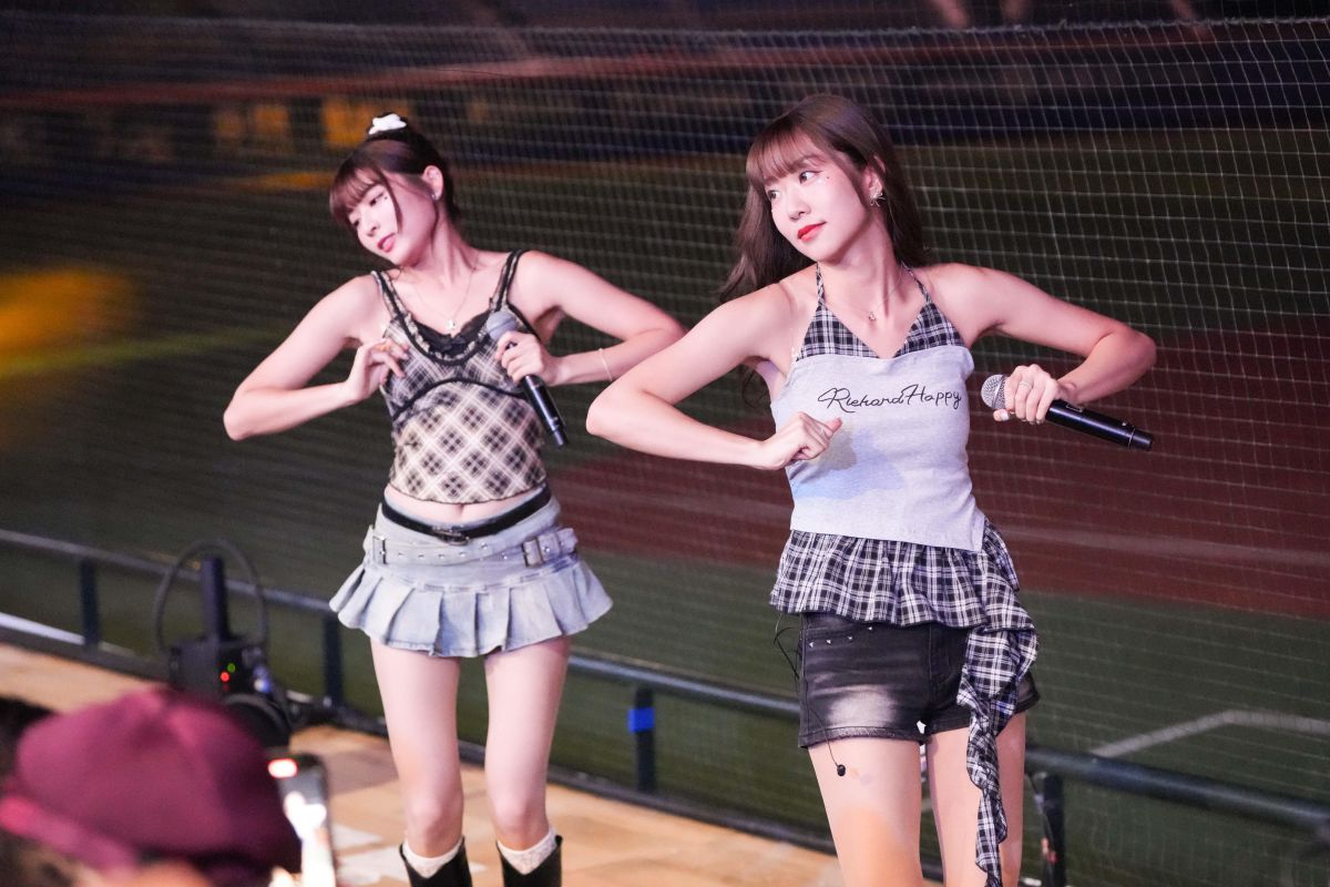 女孩日首天賽後表演驚豔全場!侯芳、瑟七首度表演新單曲