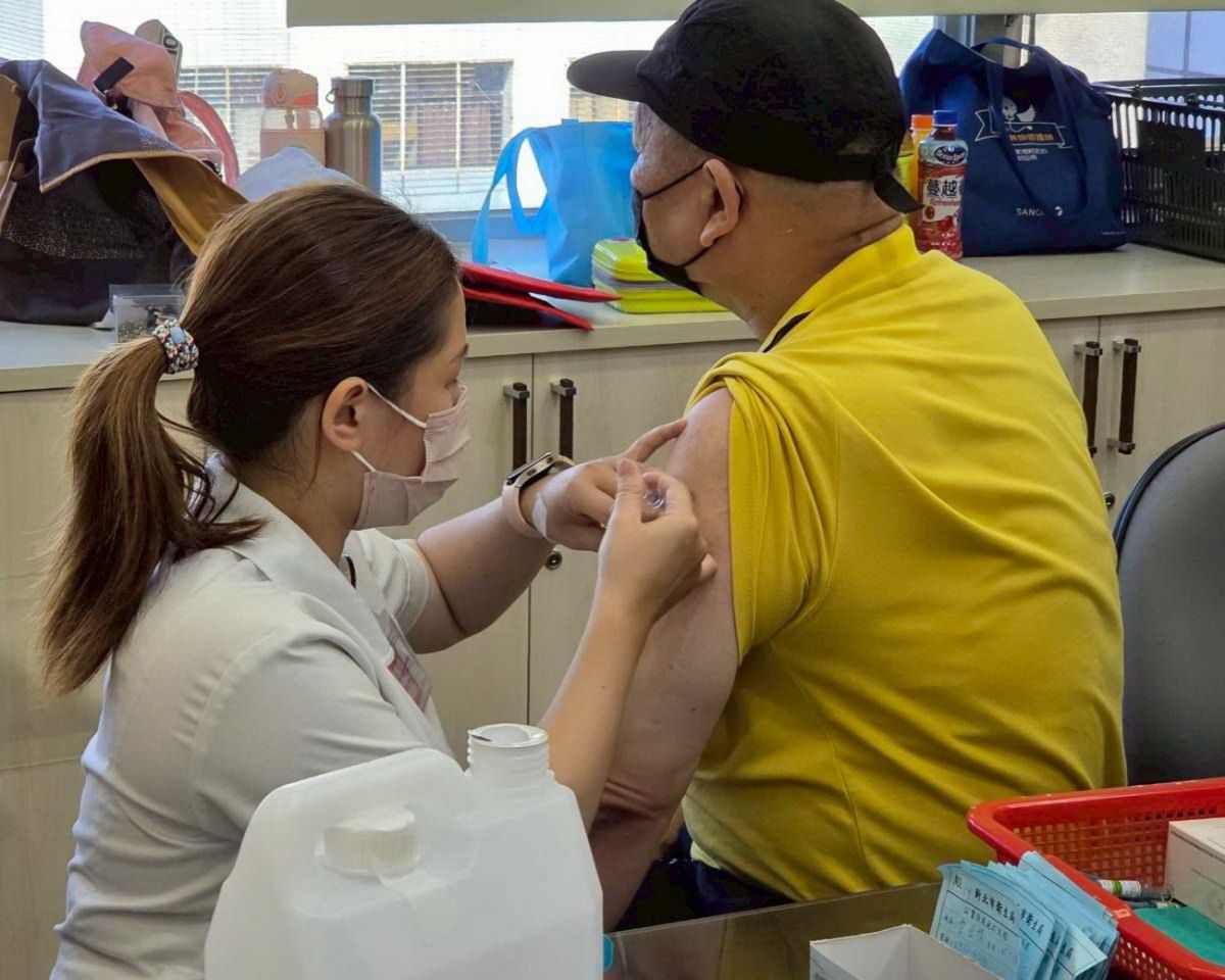 新北左流右新疫苗開打　長者接種熱度比去年增1.3倍