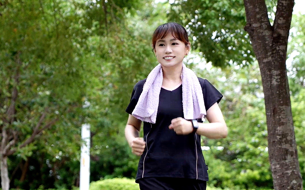 圖／沒有昂貴器材、沒有複雜設定，一支手環就是你的AI教練、運動紀錄員。（成強科技提供）