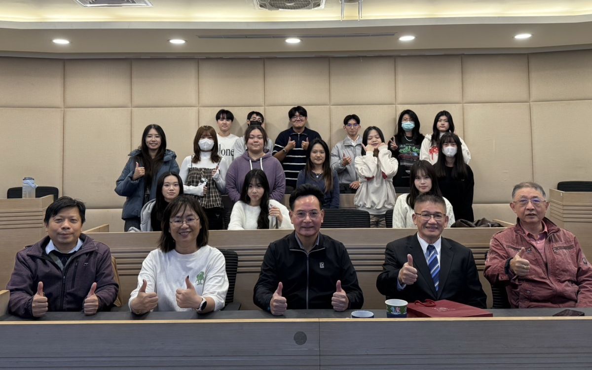 圖/立法院教育及文化委員會主秘陳錫欽博士應世新大學進行專題演講,吸引眾多行政管理及公共事務領域學生參與。(王崇欽提供)