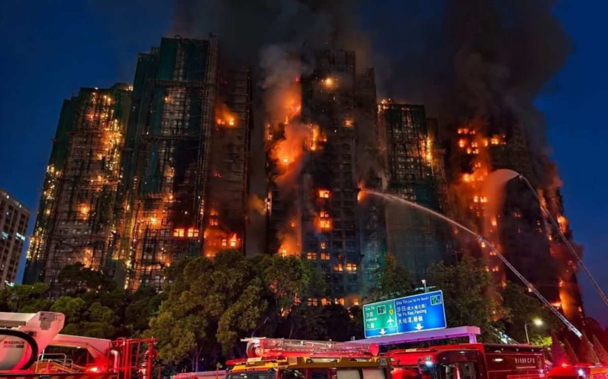 圖／火勢至夜間都尚未完全撲滅，已知死傷中包括1名殉職消防員。（翻攝 Threads）