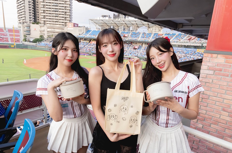 圖/樂天女孩「韓籍三本柱」河智媛、禹洙漢與廉世彬。(樂天桃猿提供)