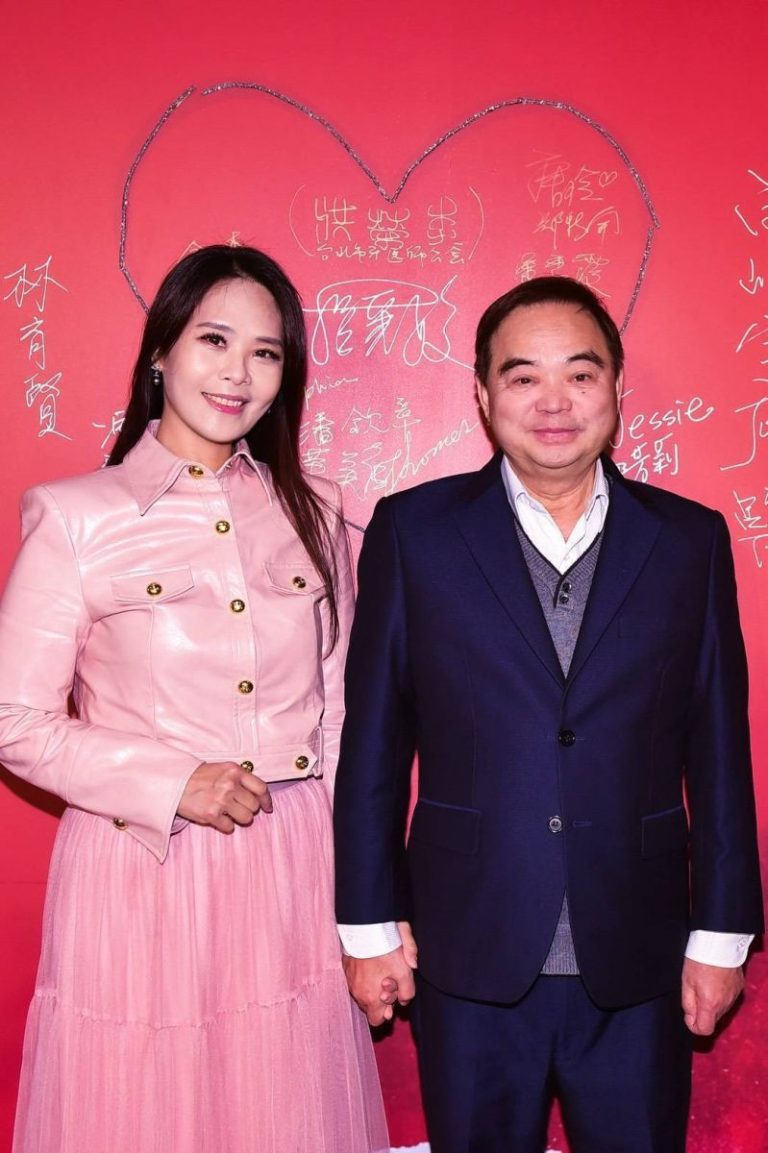 松山之春點燈儀式暖心登場 「熊敏」潘欽章、蕭美萍攜手共關懷