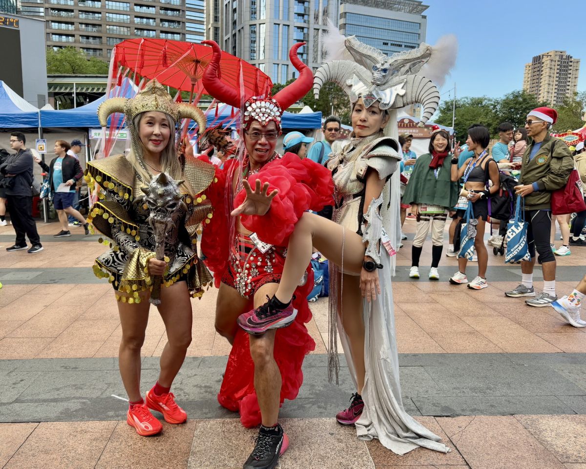 新北耶誕馬拉松熱力開跑　六百隊清晨點亮城市節慶活力