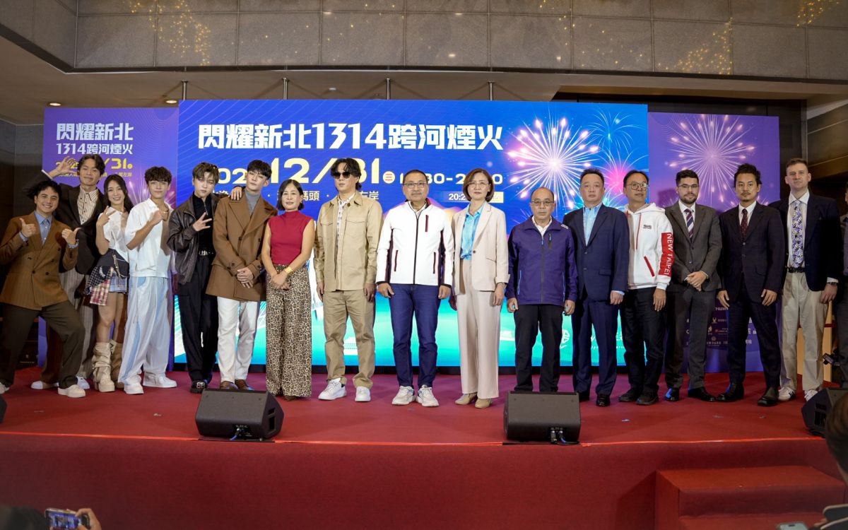 淡江大橋首辦雙主場跨河煙火　 13分14秒震撼迎新年