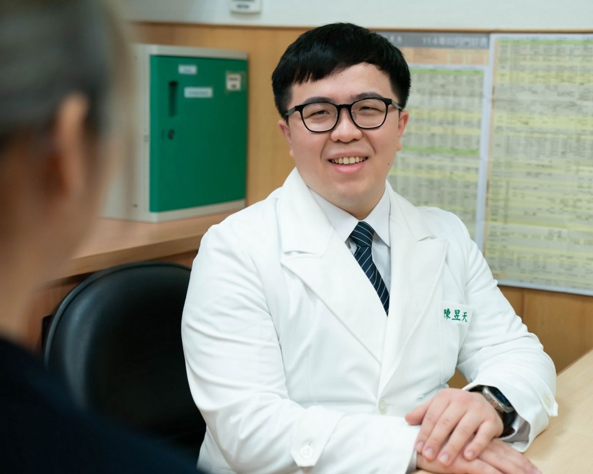 圖/陳昱天醫師說,肚臍是腹壁最薄弱的位置之一,先天筋膜未完全閉合或後天腹壓上升,都可能形成肚臍疝氣。(台北慈濟醫院提供)