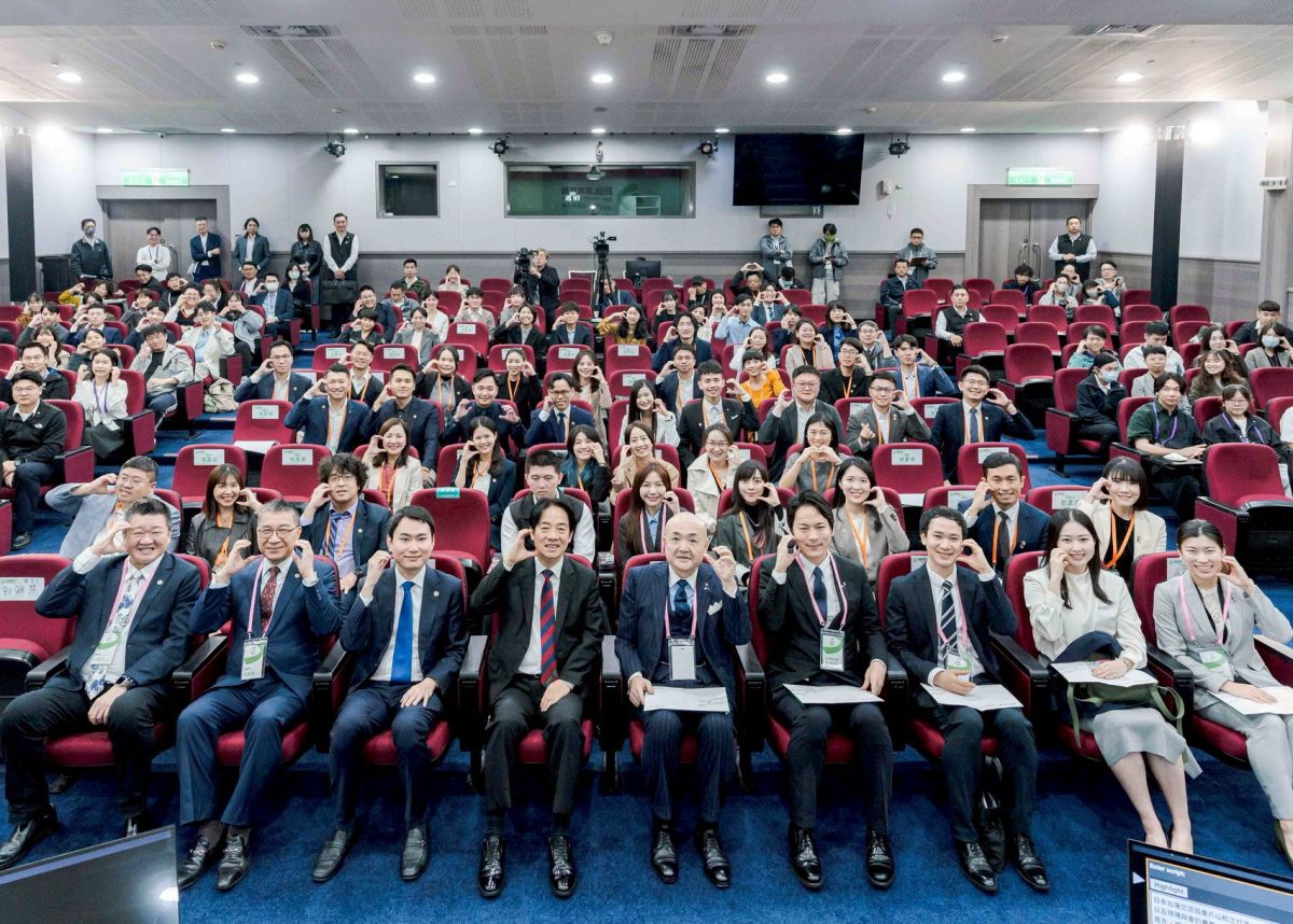 圖／民進黨今（10）日舉行青年局會員大會，黨主席賴清德、日本台灣交流協會代表片山和之及黨內高層皆出席。（民進黨提供）