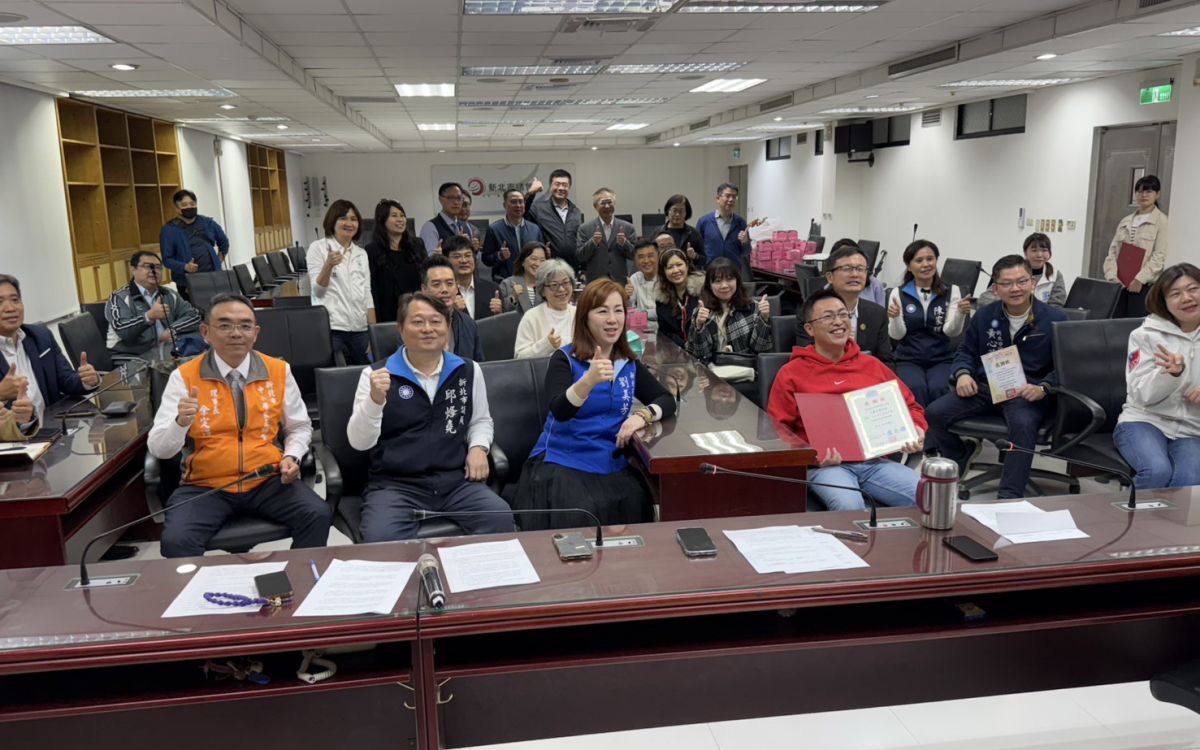 圖/新北市議會國民黨團今(12)日舉辦政策說明記者會暨校務經營座談會指出,本項成果象徵營養午餐政策邁向「孩子不分公私、一致照顧」的新階段。(新北市議會國民黨團提供)