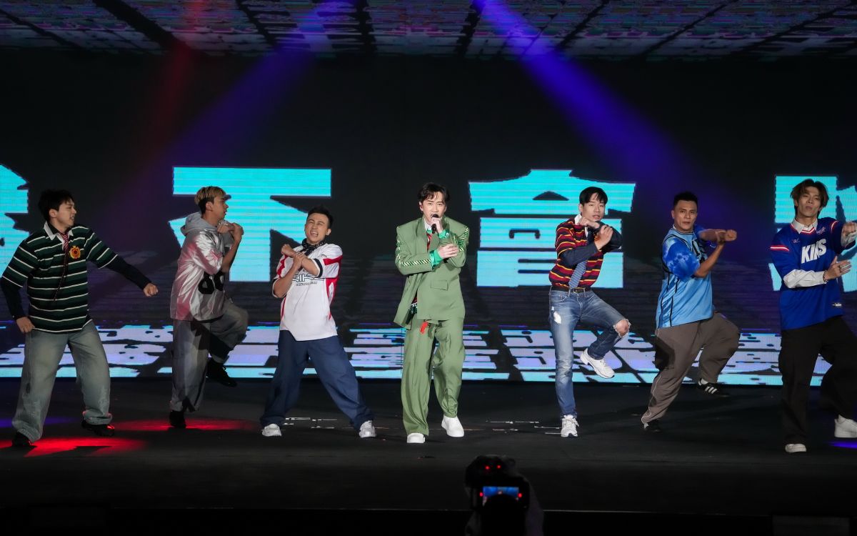 巨星耶誕演唱會開唱　韋禮安壓軸嗨翻板橋夜未眠秀