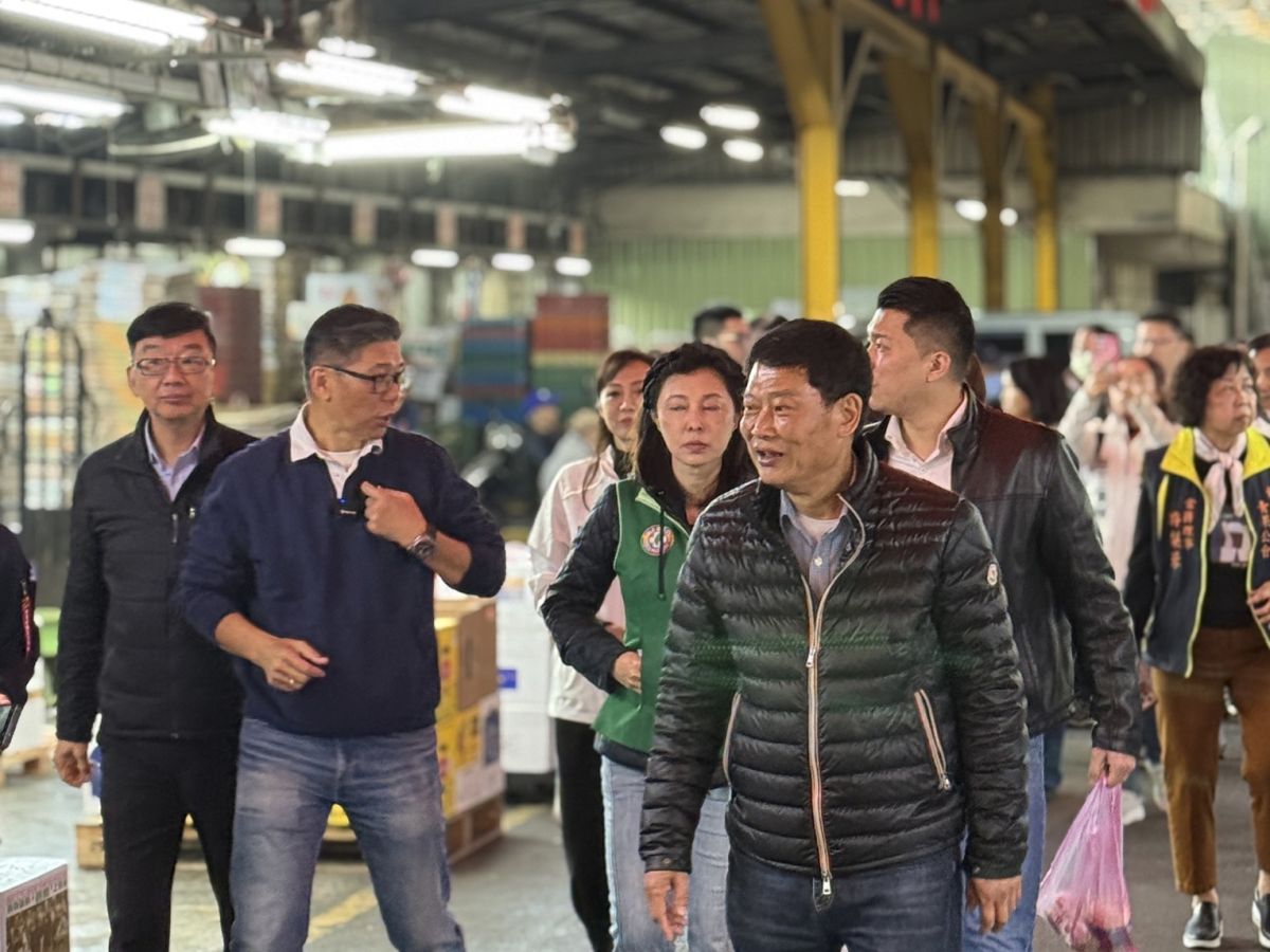圖/民進黨新北市議員陳啟能親自出席考察行程,並再次明確表態支持三重果菜市場原地重建。(陳啟能臉書)