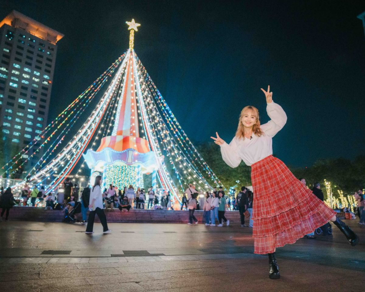 新北歡樂耶誕城倒數　馬戲嘉年華夜間人潮爆棚