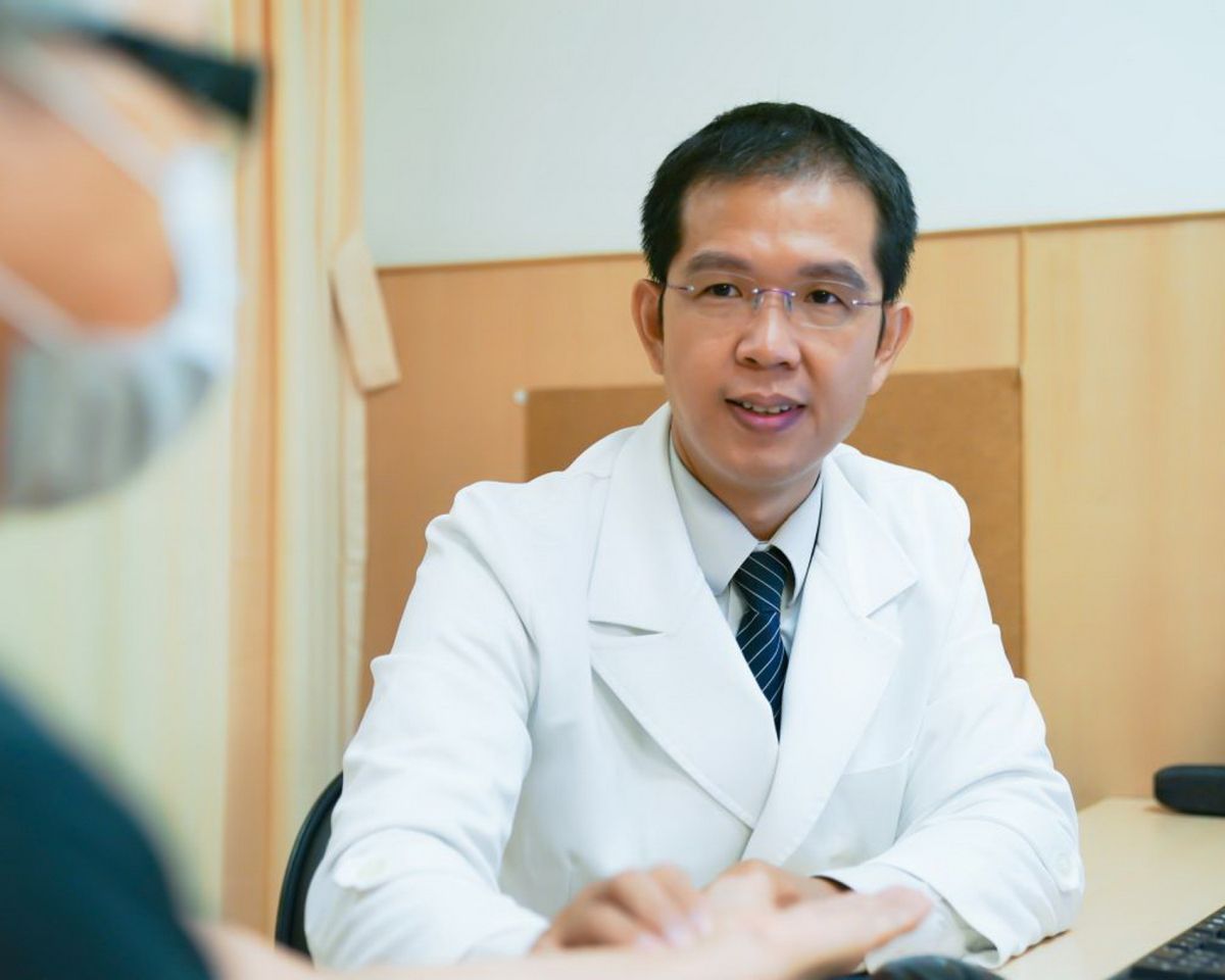 圖/台北慈濟醫院中醫部廖振凱中醫師看診示意照。(台北慈濟醫院提供)