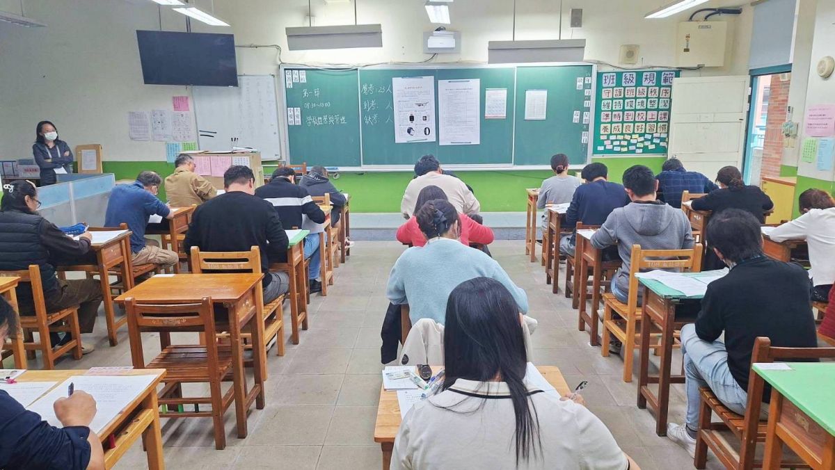 圖/考生於試場內專注作答展現對考試的重視與投入。(新北市政府教育局提供)