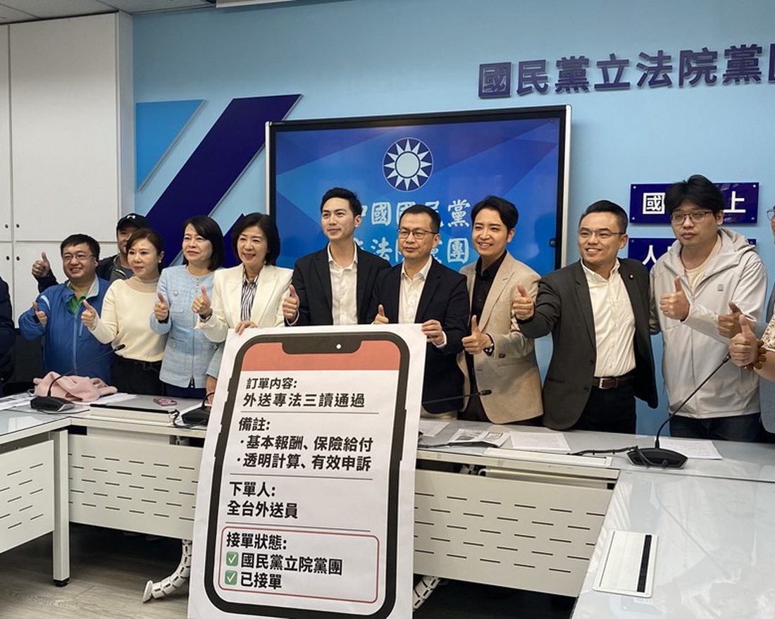 圖／國民黨社會福利及衛生環境委員會召委廖偉翔、黨團書記長羅智強，及立委王育敏、李彥秀、羅庭瑋、許宇甄、洪孟楷等人，傾聽產業與勞動端訴求。（立委廖偉翔辦公室提供）