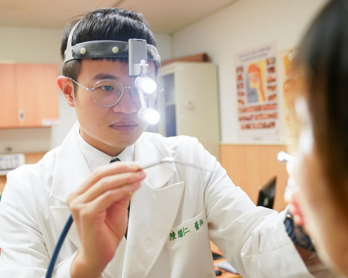 圖/台北慈濟醫院耳鼻喉科醫師陳繼仁提醒,若民眾出現反覆頭暈或神經不適症狀,應及早就醫釐清原因。(台北慈濟醫院提供)