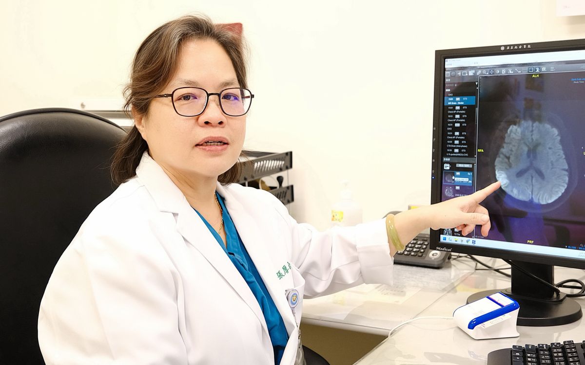 圖／亞東醫院高壓氧中心主任張厚台指出，心臟手術後若即時啟動高壓氧治療，可改善腦部缺氧、降低神經損傷風險，關鍵改善病人預後。（亞東醫院提供）