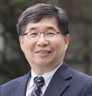 圖/長庚大學管理學院院長李書行指出,AI 的出現,並不是讓決策變得更輕鬆,而是讓資訊無可遁形,進而讓「判斷」變得更「精準」。(長庚大學 提供)