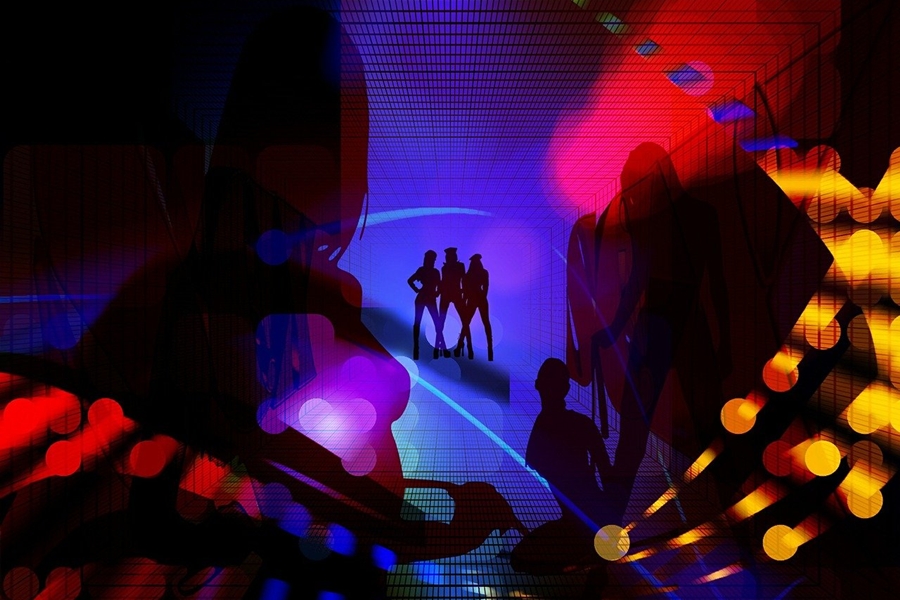 示意圖/酒店妹分享恩客的桌布,十之八九都是放家庭的合照。(擷取自免費圖庫Pixabay)