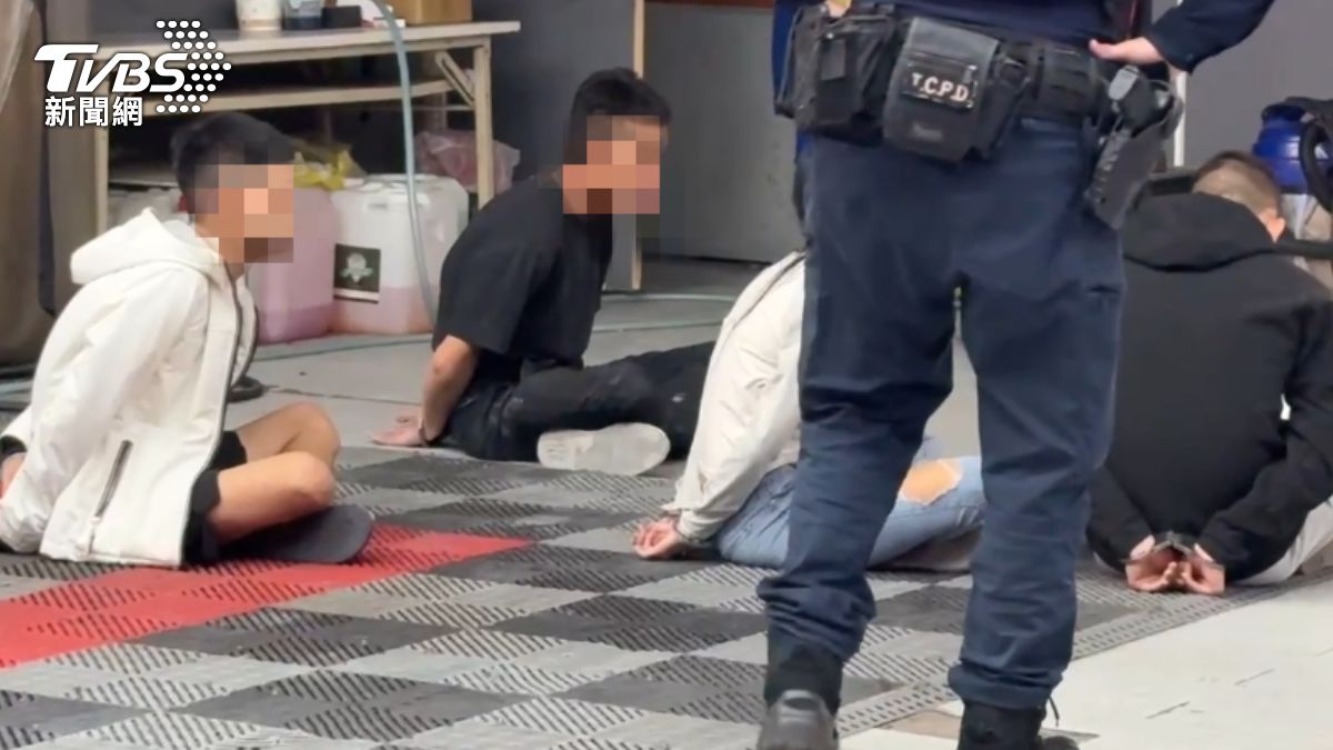 圖/七名犯嫌被當場逮捕。(TVBS 提供)
