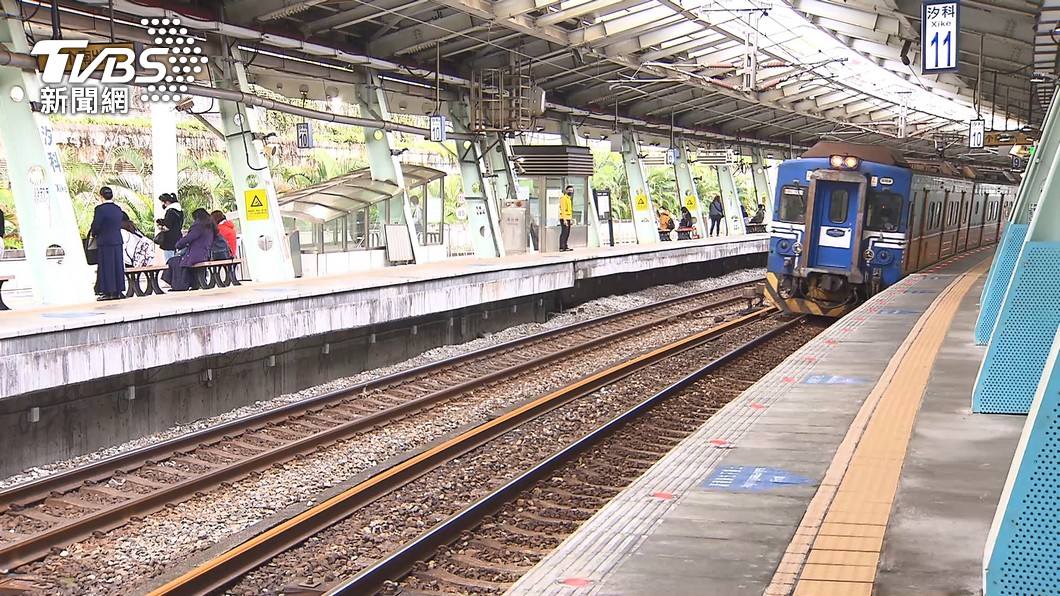 圖/台鐵汐科站設計不良被形容「最爛車站」。(TVBS 提供)