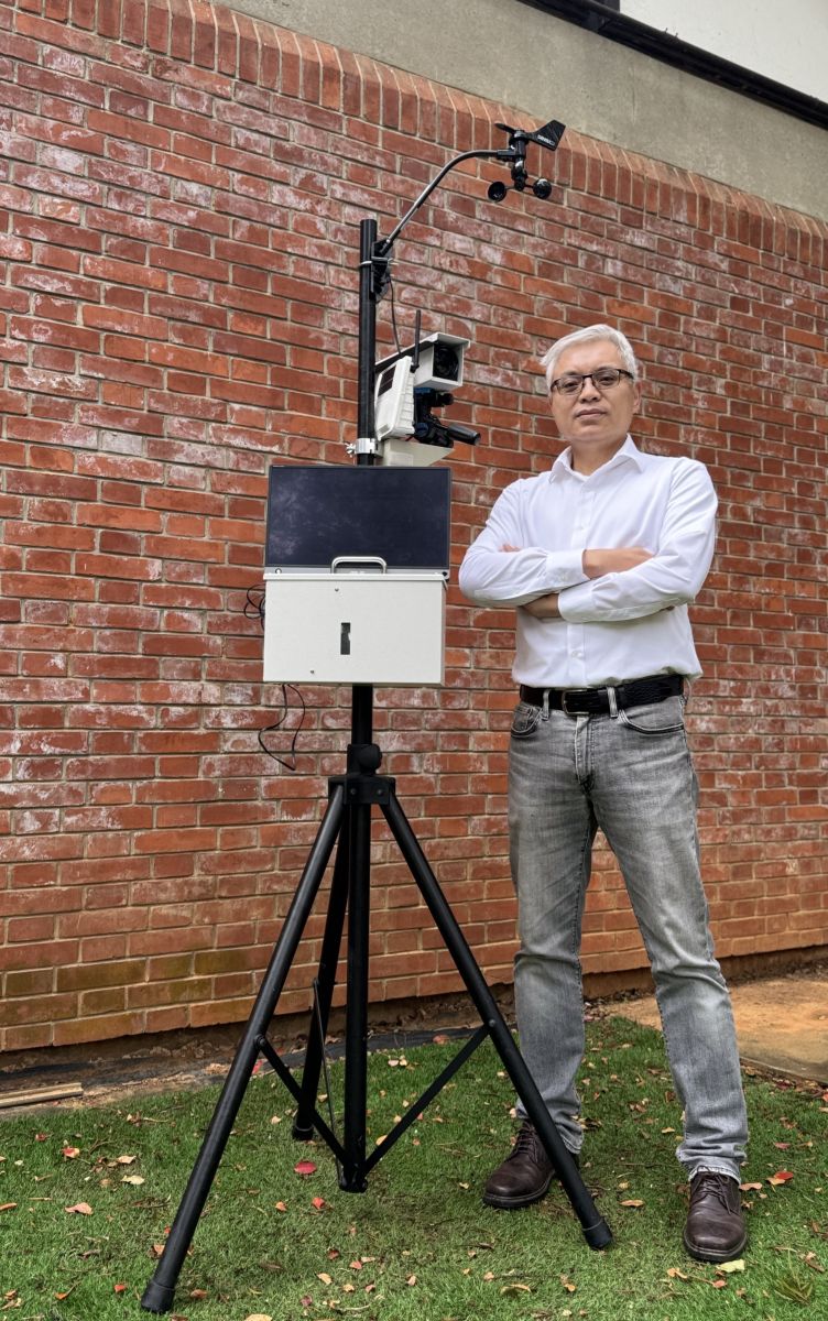 圖／東海環工系終身特聘教授陳鶴文，成功開發「AI智慧判煙系統」，成為國內第一台通過環境部認證的智慧執法工具。（東海大海 提供）