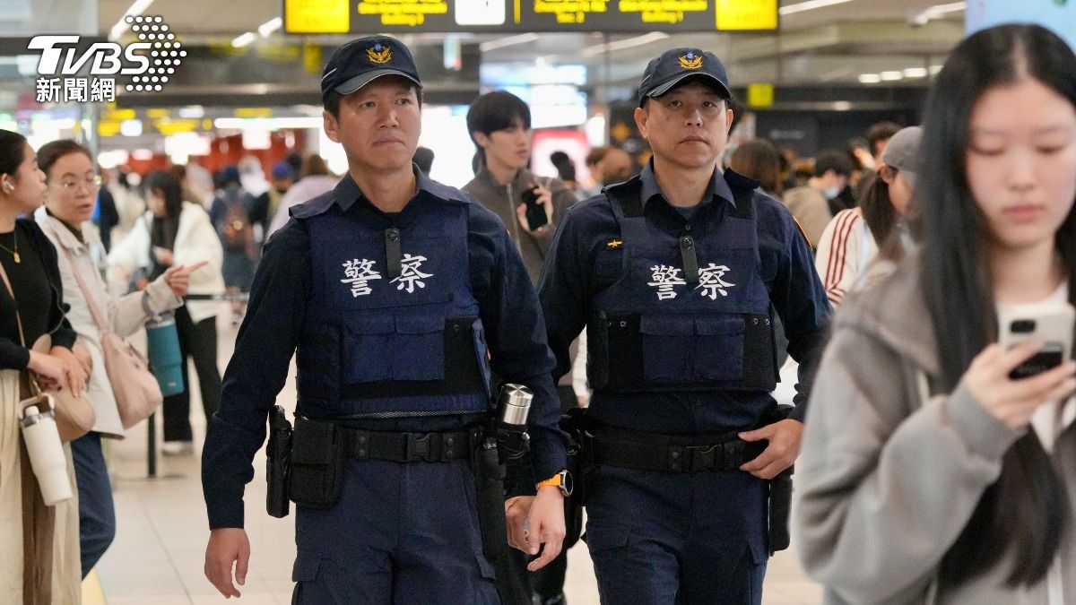 圖/女星葉欣眉北車搭捷運遇到黑衣男揚言「要找張文」。(TVBS 提供)