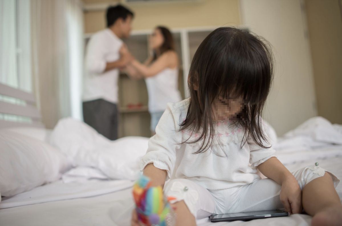 示意圖／一段疑似重組家庭男女爭執時情緒失控，竟互摔對方的幼童。（擷取自 免費圖庫freepik）