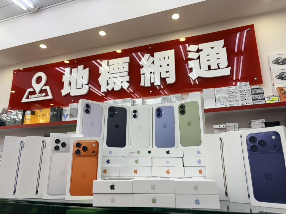 圖／「地標網通」今年特別針對不同預算與對象，整理出一份「聖誕送禮全攻略」，祭出小米手環51折 $699入手、蘋果耳機67折、iPhone 降幅最高逾1.5萬等限時超狂價。（地標網通提供）