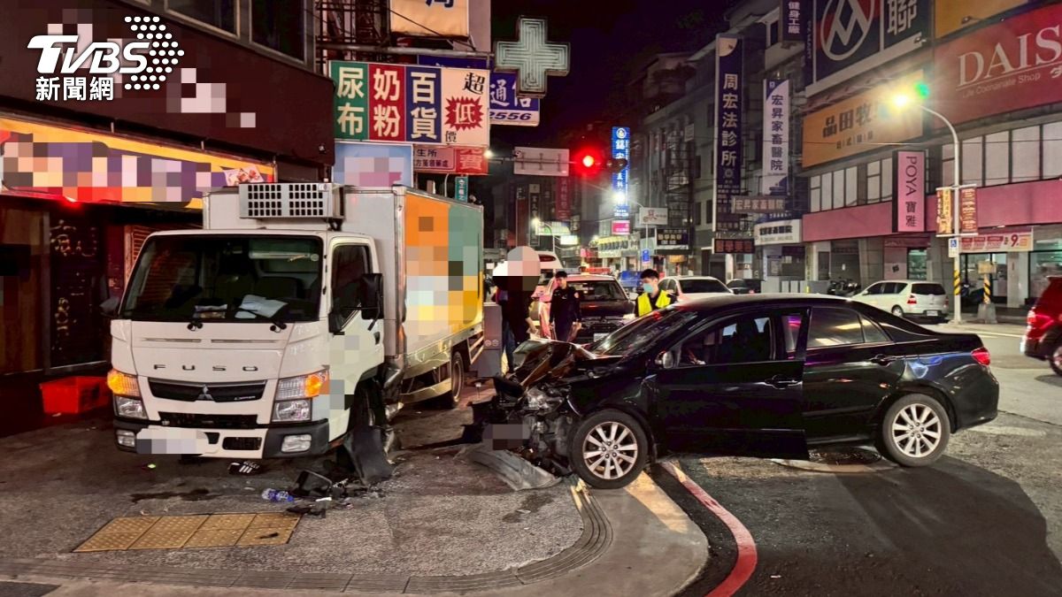 圖／李姓男子毒駕撞上2名路人，巧合的是，去年同個路口也發生員警遭毒駕撞死的事故。（TVBS 提供）