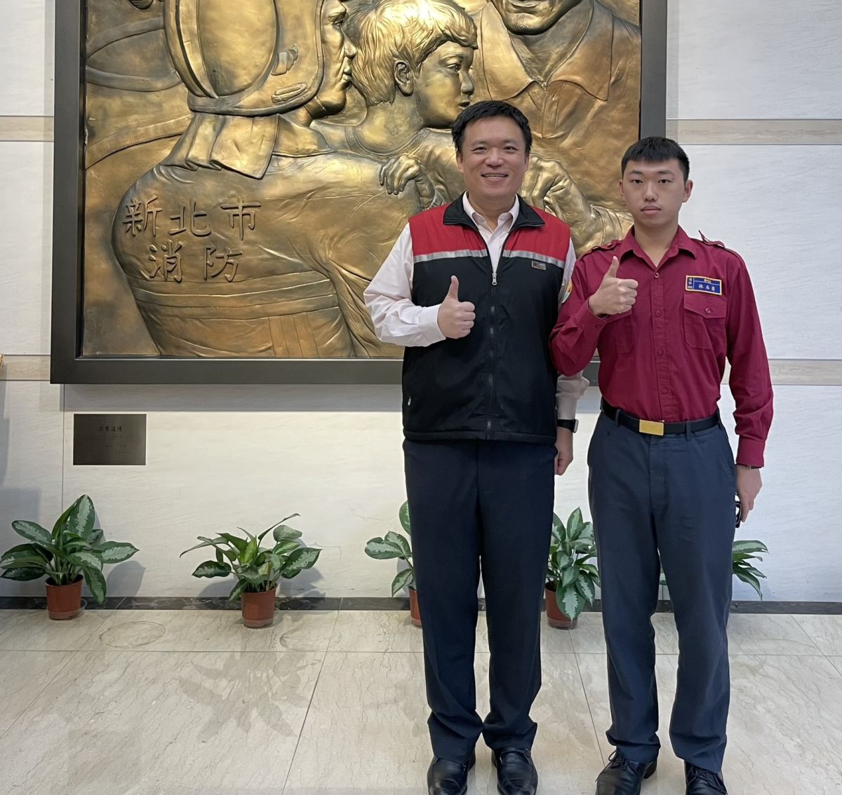 圖／林登港科長肯定替代役男林丞庸的好表現。（新北市記者友好交流協會提供）