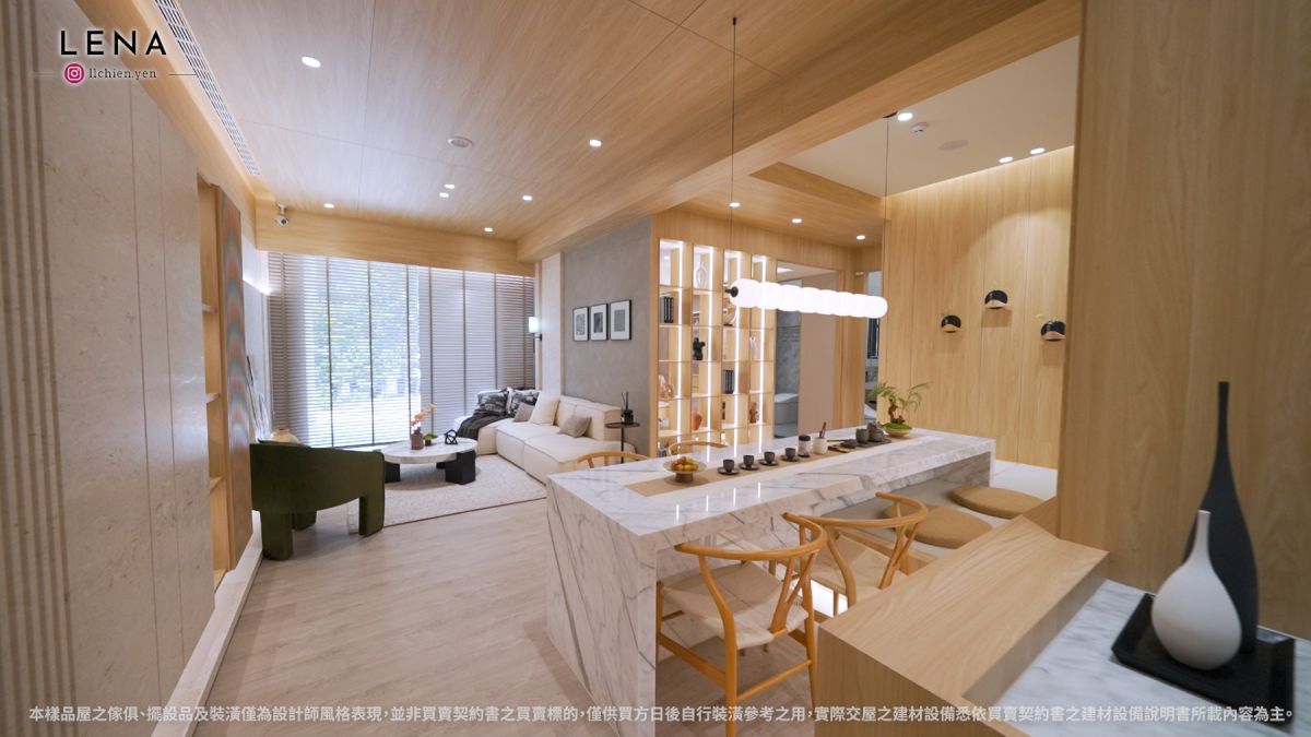 圖／圖為「聚佳豐美」36坪3房樣品屋。前後雙陽台＋整面電視牆收納，半開放式廚房搭配中島與電器櫃標配。私領域規劃標準正三房皆開窗，主臥衛浴完整四件式配備。(翻攝自YT土地婆麗娜)