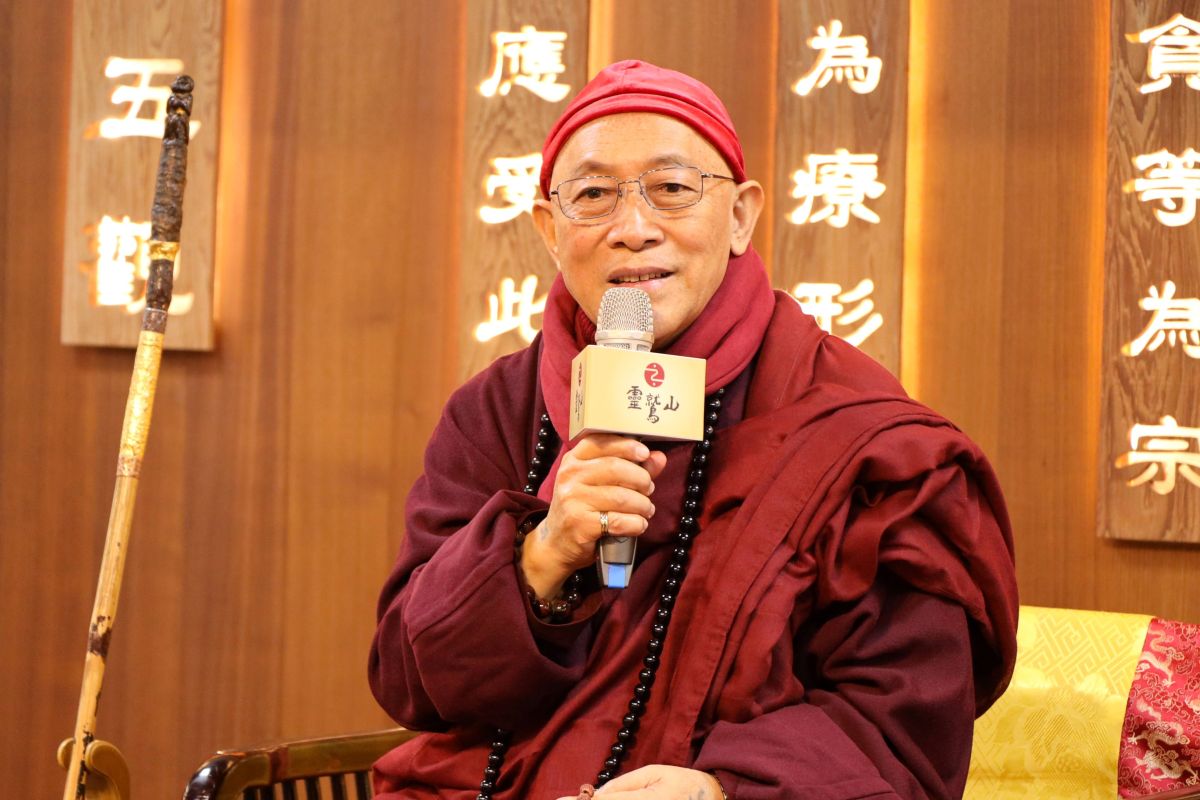 圖／「與師有約」與靈鷲山開山住持心道法師拜年、敬茶、領受祝福，是非常溫暖的一站。（靈鷲山佛教教團 提供）