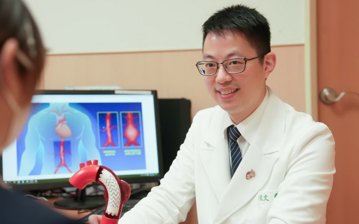 圖／楊凱文醫師提醒，三高患者應規律追蹤並服藥控制，一旦出現胸悶、呼吸喘警訊，務必及早就醫，把握心肌仍可逆轉的治療黃金期。（台北慈濟醫院提供）