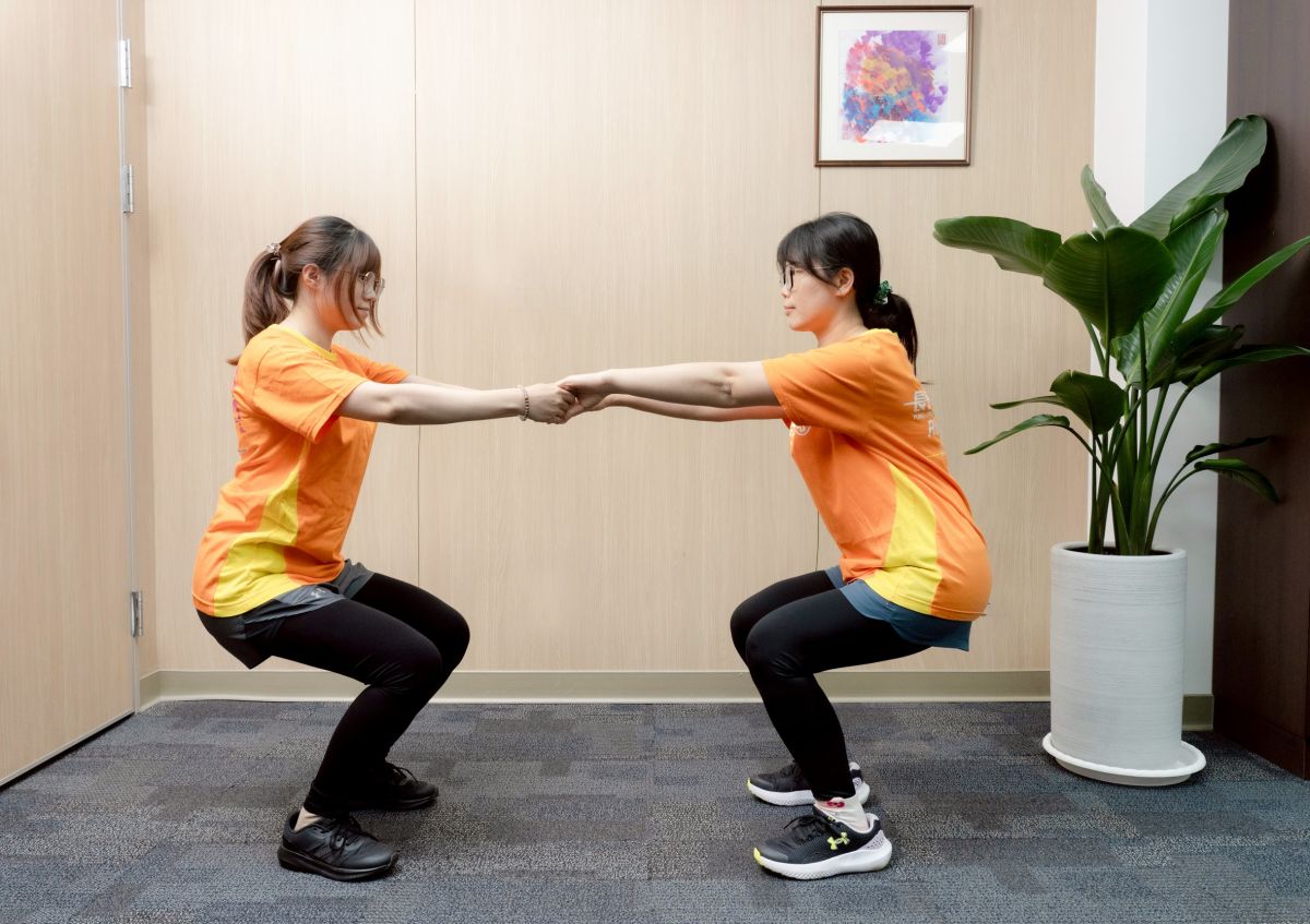 圖/主治醫師李蒔青說明透過身心運動可提升BDNF、降低慢性發炎。(土城長庚醫院提供)