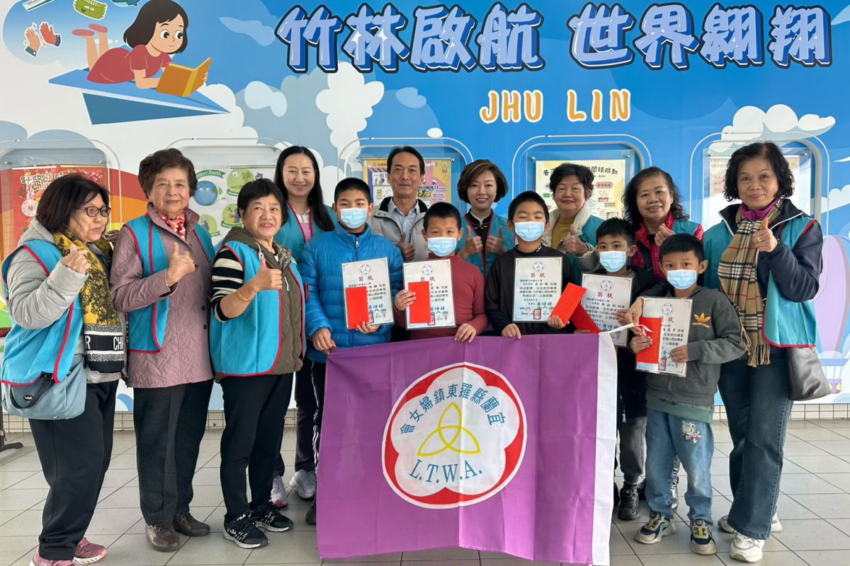 圖／羅東鎮婦女會愛心工作隊今（6）日走入校園，親自將獎助學金送到學生手中，以實際行動關懷弱勢學童，陪伴孩子安心就學、穩定成長。（宜蘭縣議員黃琤婷提供）