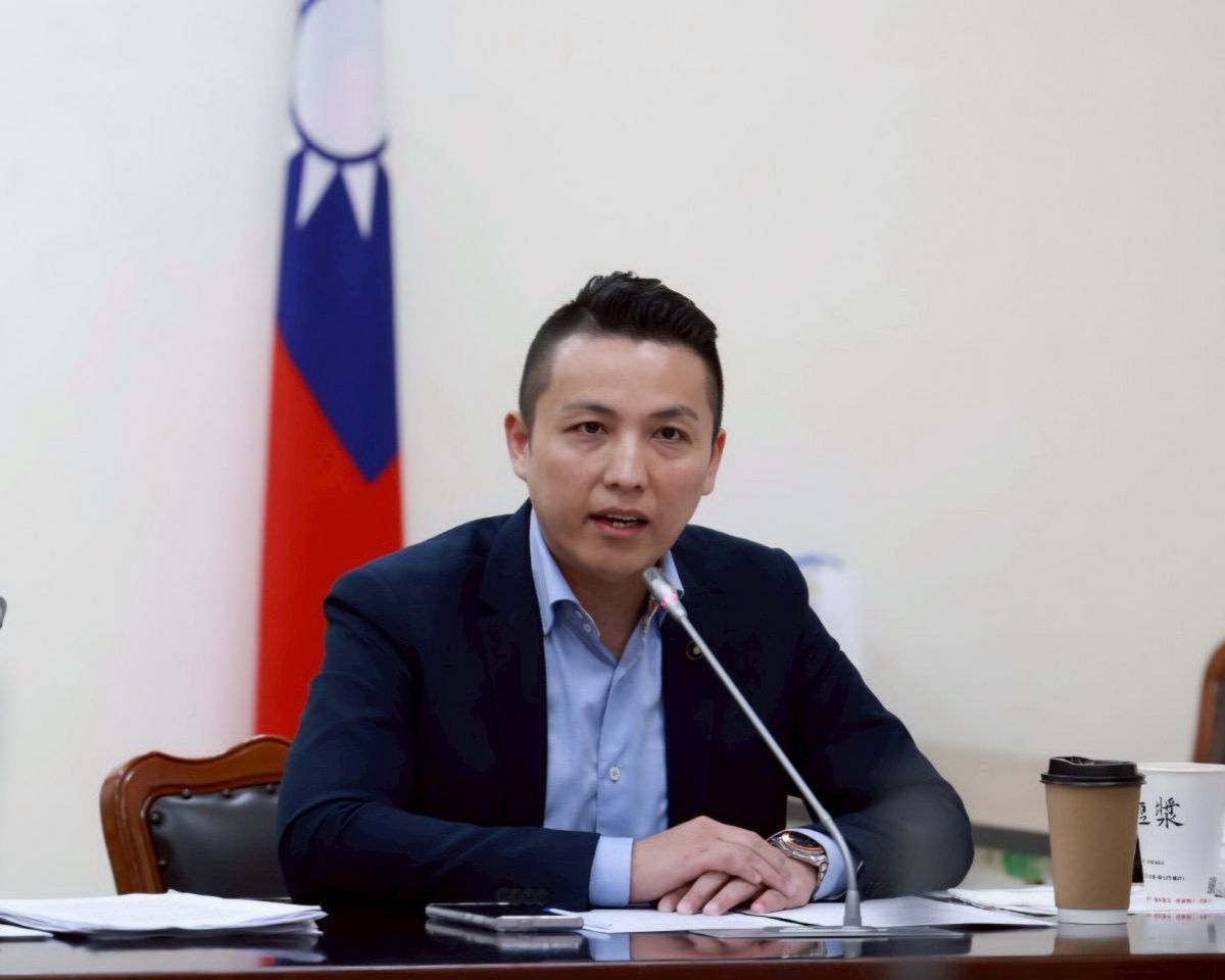 圖/新北市議員陳偉杰分析,部分執政黨立委與綠營KOL之所以發動攻擊,真正動機在於「轉移內部矛盾」。(新北市議員陳偉杰提供)