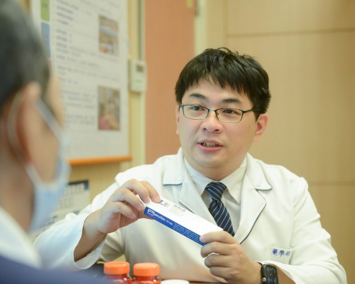圖／藥師王平宇呼籲，止痛藥僅能暫時緩解症狀，並非根本治療方式，若疼痛反覆或長期出現，應及早就醫檢查。（台北慈濟醫院提供）