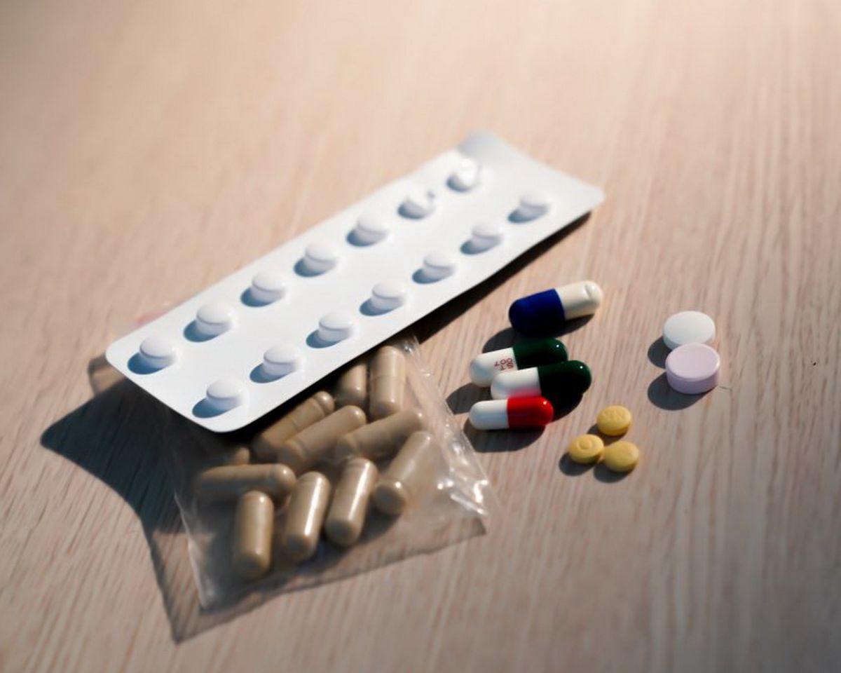 圖／止痛藥依成分不同，適用族群與注意事項也有所差異，若未正確使用，不僅無法解決疼痛問題，更會對健康造成潛在風險。（示意圖，台北慈濟醫院提供）