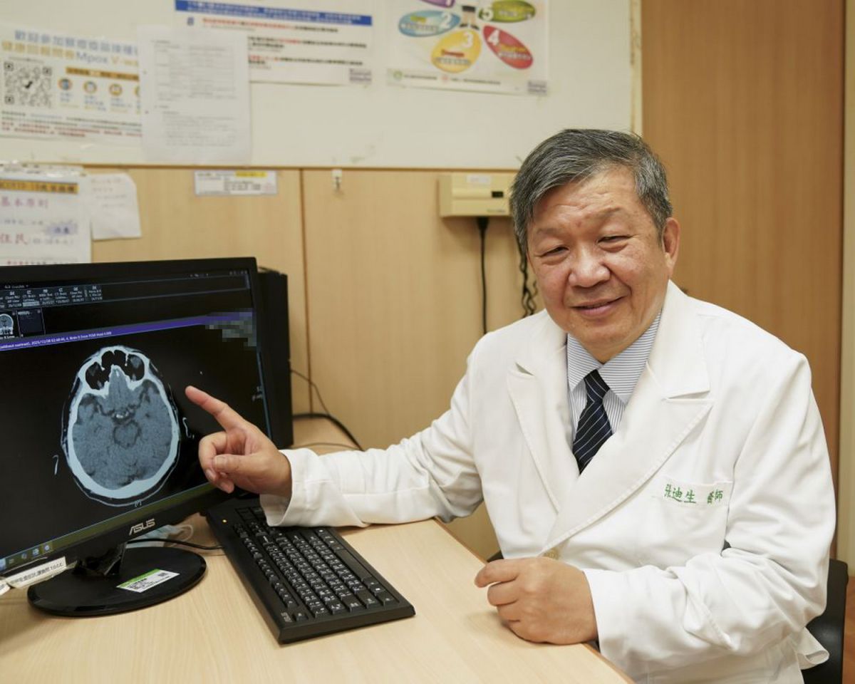 圖／台北慈濟醫院神經外科醫師張迪生提醒，規律運動、控制血壓、清淡飲食及出現異常頭痛即時就醫，是預防腦血管疾病的重要關鍵。（台北慈濟醫院提供）