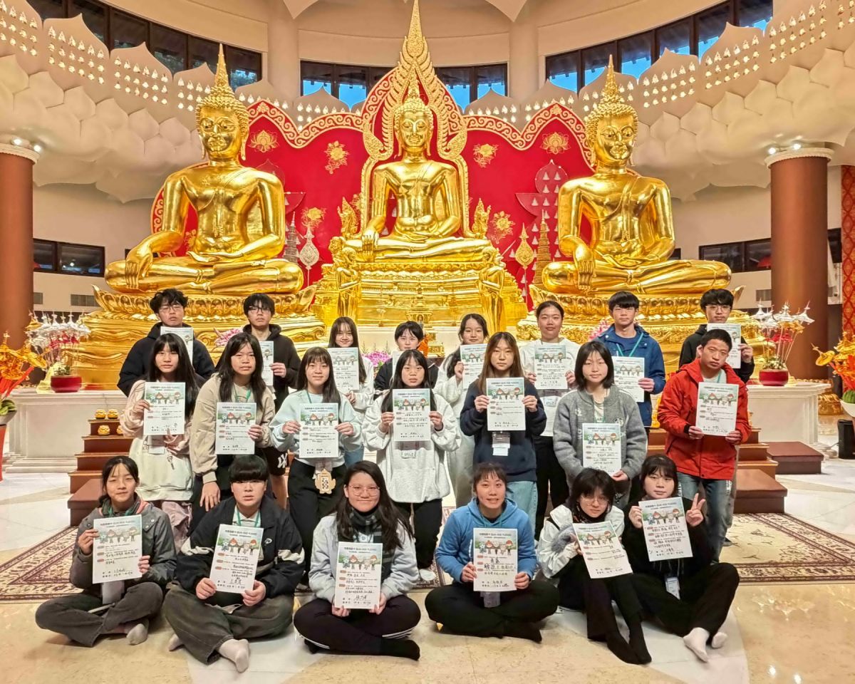 圖/在金佛殿平安、成功、圓滿三尊金佛前進行「向陽發願儀式」。(靈鷲山佛教教團提供)