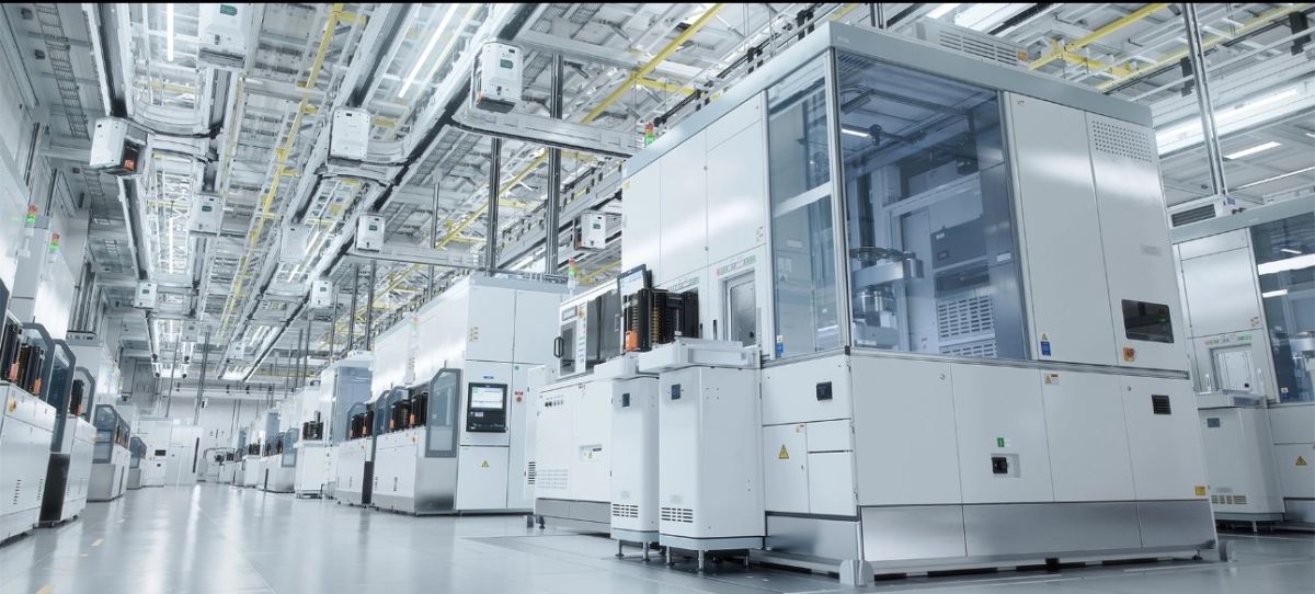 圖／先進製程與 CoWoS 設備中，AMC 防制已由中央空調系統前移至設備端，機台內部需配置高防護效能的化學濾網，以降低分子級污染對關鍵製程的影響。（榮宗科技提供）