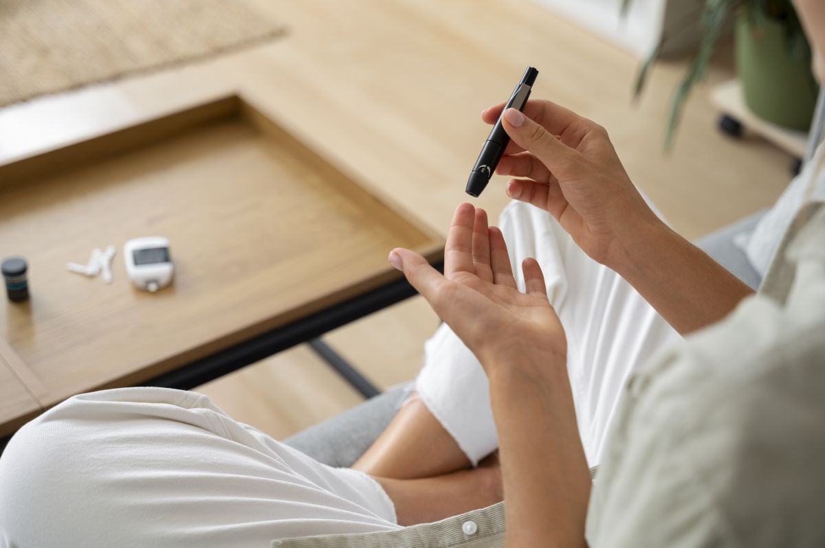 示意圖／許多糖尿病患者以為只要血糖數字控制得宜，身體狀況就能高枕無憂，然而腸胃不適往往是最容易被忽略的問題。（擷取自 免費圖庫freepik）