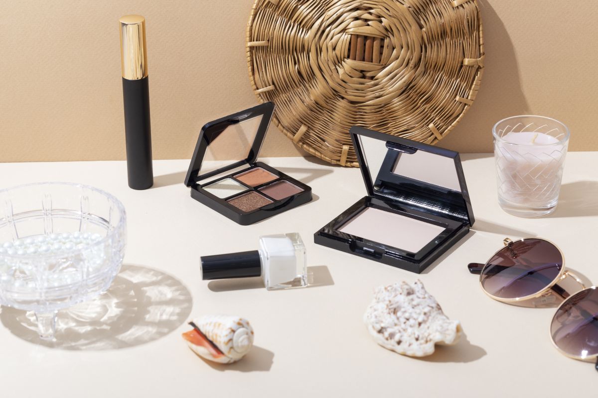 示意圖／受到外界物質影響的「假性性早熟」，與長期接觸含環境荷爾蒙的化妝品及塑膠玩具有關。（擷取自 免費圖庫freepik）